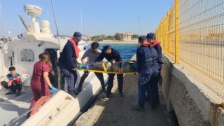 Bozcaadada balıkçı teknesinde yaralanan 2 vatandaş tahliye edildi
