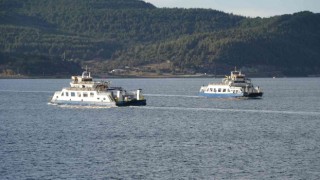 Bozcaadaya yarınki tüm feribot seferlerine fırtına engeli