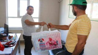 Bozova Belediyesinden yeni doğan bebeklere “Hoş geldin bebek seti”
