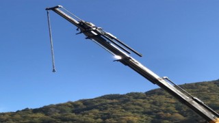 Bozulan vincin tepesinde mahsur kaldı, itfaiye ekipleri merdivenle kurtardı