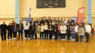 Bu defa öğretmenler şampiyonluk için ter döktü