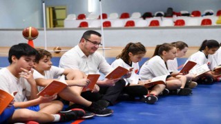 Bu takımdaki sporcular kitap okumadan maça başlayamıyor