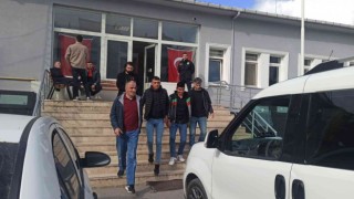 Büfeye silahlı saldırı düzenleyen 2 kişi teslim oldu