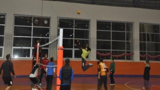 Bulanıkta ‘Kurumlar Arası Voleybol Turnuvası başladı