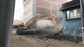 Bursada 86 metruk bina yıkıldı