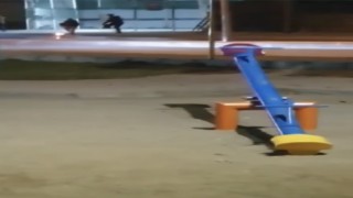 Bursada alev alan piknik tüpünü kovalarla su dökerek söndürdüler