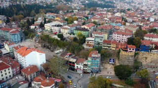 Bursada binalar yıkılıyor, tarihi surlar ortaya çıkıyor