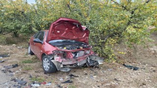 Bursada otomobiller kafa kafaya çarpıştı, ortalık savaş alanına döndü
