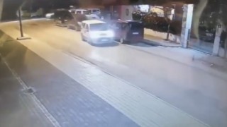 Bursada park halindeki araca çarptı, arkasına bile bakmadan kaçtı