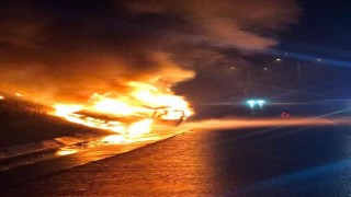 Bursada seyir halindeki otomobil alev alev yandı