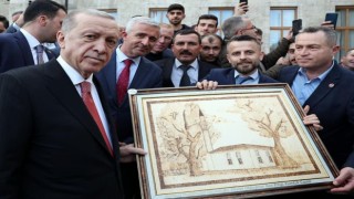 Bursalı gençlerden Cumhurbaşkanı Erdoğana anlamlı hediye