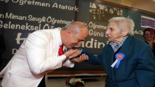 Büyükçekmece Belediye Başkanı Akgün: “Toplumlar öğretmenlerin sayesinde aydınlanabilir”