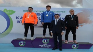 Büyükşehir kano sporcuları Orduda nefes kesti
