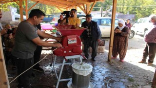 Büyükşehir makine hibeleriyle vatandaşın işini kolaylaştırıyor