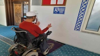 Camilerde engellilere uygun namaz kılma yerleri oluşturuldu