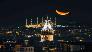 Çamlıca Cami, Galata Kulesi ve hilal aynı karede buluştu: Ortaya güzel görüntüler çıktı