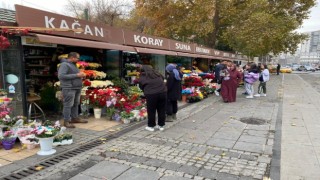 Çiçekçilerde Öğretmenler Günü mesaisi yoğun geçiyor