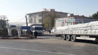 Çiftçiler karayolunu trafiğe kapattı