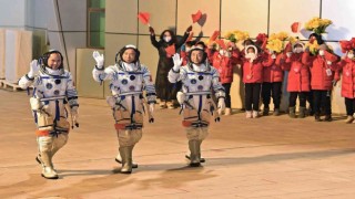 Çin, Tiangong Uzay İstasyonuna görev değişimi için 3 astronot gönderdi