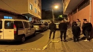 Cinnet geçiren uyuşturucu bağımlısı kişi, astsubay kuzenini bıçakladı, kuzeninin silahı ile babasını öldürdü