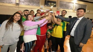 Cizrede 32 takımın yarıştığı voleybol turnuvası sona erdi