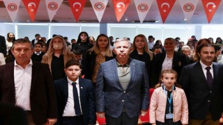 Çocuk Meclisi üyeleri mazbatalarını Mansur Yavaştan aldı