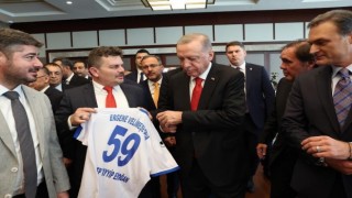 Cumhurbaşkanı Erdoğana 59 numaralı Ergene Velimeşespor forması