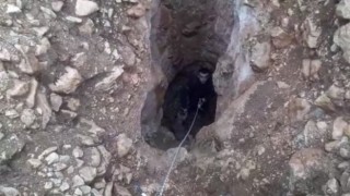 Definecilerin açtığı çukura düştü, itfaiye kurtardı