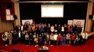 Dekan Prof. Dr. Turan Akkoyun, gençlere takım çalışmasını anlattı