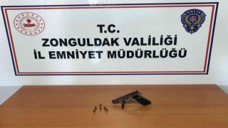 Denetimlerde aranan 4 kişiden uyuşturucu ve silah çıktı
