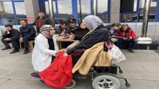 Deprem anında engelli aracıyla kendini dışarıya zar zor attı