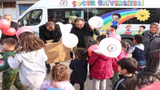 Depremin sarstığı çocuklara sevgi eli