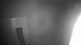 Depremin şiddeti güvenlik kamerasına yansıdı