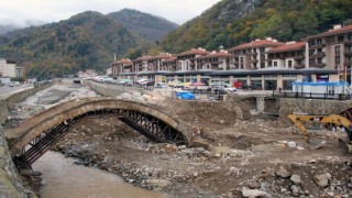 Derelide 2 yıl önce yaşanan selde zarar gören tarihi kemer köprünün onarımına başlandı