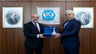 Diaspora Bakan Yardımcısından Rektör Karamustafaya ziyaret