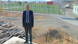 Dicle ilçesindeki sentetik futbol sahası FİFA standartlarında yapılıyor