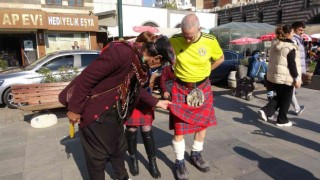Diyarbakırda İskoçlar kilt, yerli halk giydiği şalvarla bir araya geldi