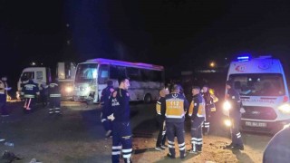 Diyarbakırda polis aracı kaza yaptı: 17 hafif yaralı