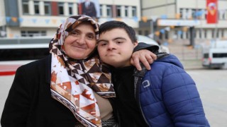 Down sendromlu Salihin annesi Kevser Çolak, oğlunun yaşadığı mutluluğu anlattı