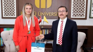 Dünya Boks Şampiyonu Hatice Akbaşın adını taşıyan spor salonu açılacak