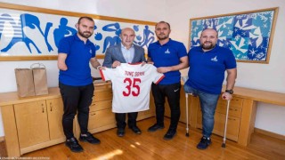 Dünya şampiyonu Ampute Milli Takımının kalecisi Erdi Arslan İzmirin gururu oldu