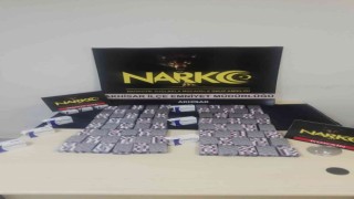 Durdurulan araçta kokain ve sentetik ecza hapları ele geçirildi