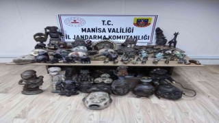 Durdurulan araçtan tarih fışkırdı