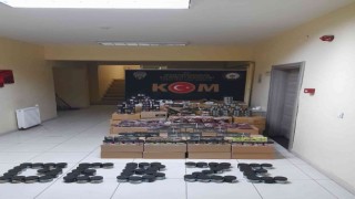 Durdurulan minibüsten 2 tona yakın kaçak nargile tütünü çıktı