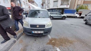 Düşen saksıdan son anda kurtuldular