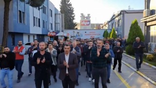 DYO işçileri eylemde: Hesaplarına yatan paraları yönetim binasının önüne bıraktılar