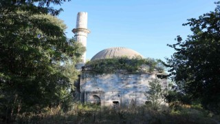 Edirnede Evliya Kasım Paşa Camisi definecilere ve uyuşturucu bağımlılarına bırakıldı