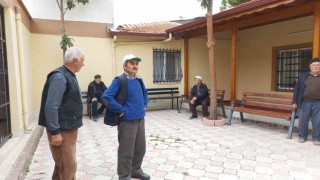 Edremitte cemaatten caminin kapalı olmasına tepki