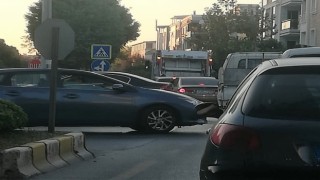 Efelerde çöp toplama saatleri trafik akışına engel oluyor