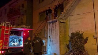 Elektrikli battaniyeden çıkan yangın paniğe neden oldu